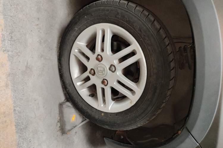 Used Suzuki Wagon R X5 2013 Luxury Edition 1.4L Standard Model Right Front Wheel Hub