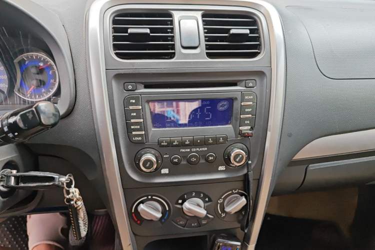 Used Suzuki Wagon R X5 2013 Cruise Edition 1.4L VVT Luxury Model China IV Standard Audio And AC Panel