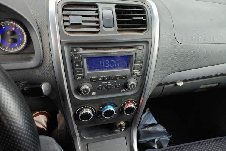 Used Suzuki Wagon R X5 2013 Cruise Edition 1.4L VVT Standard Model Audio And AC Panel
