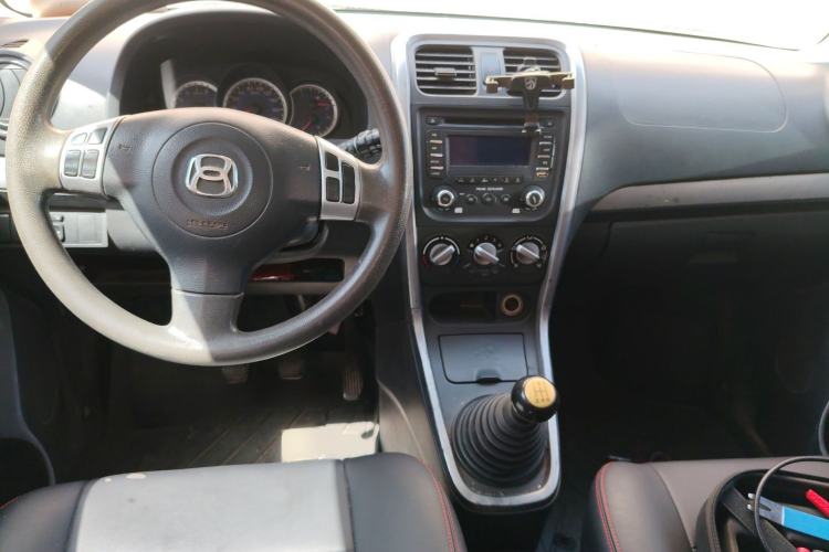 Used Suzuki Wagon R X5 2013 Cruise Edition 1.4L VVT Standard Model Center Console