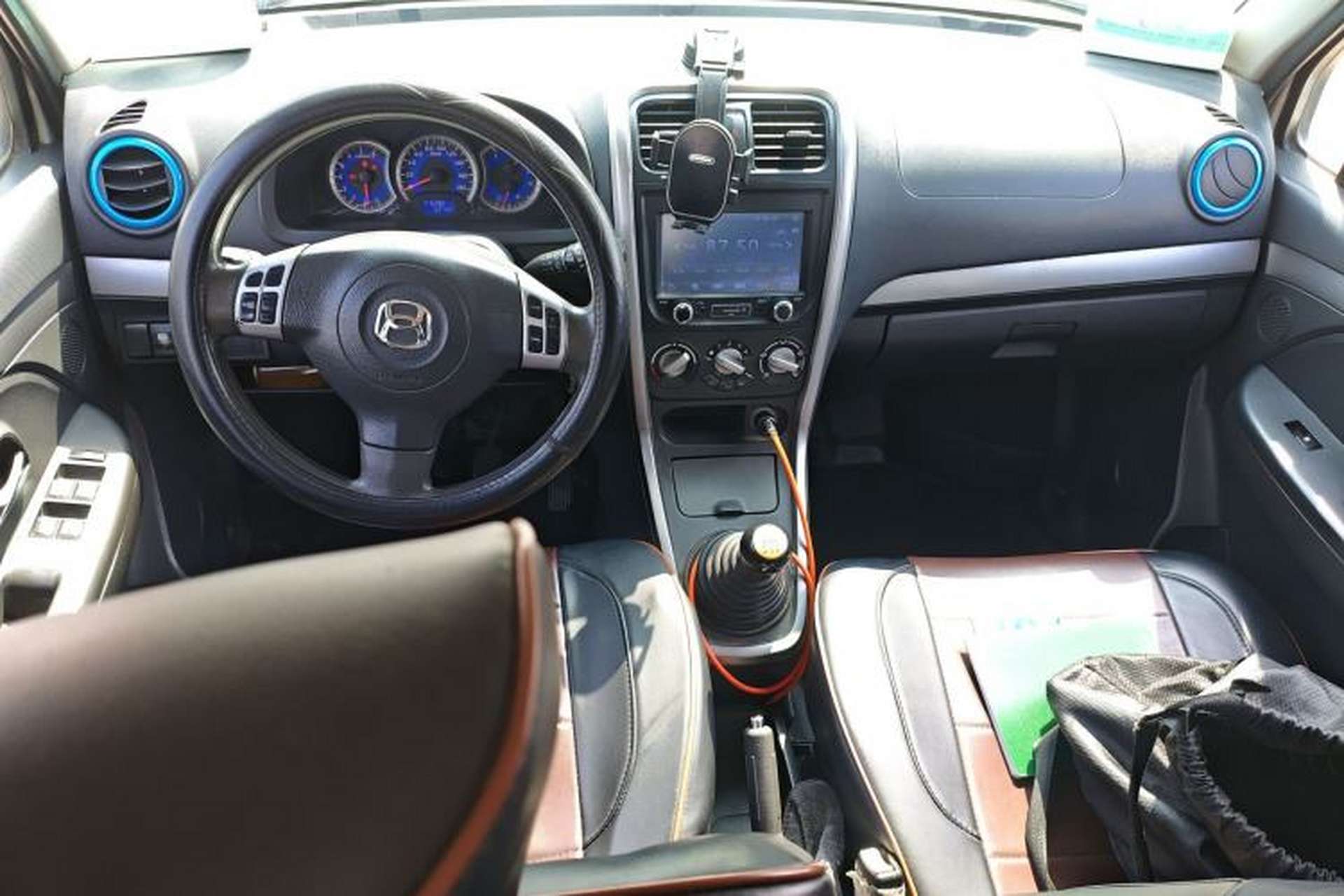 Used Suzuki Wagon R X5 2013 Cruise Edition 1.4L VVT Standard Model Center Console