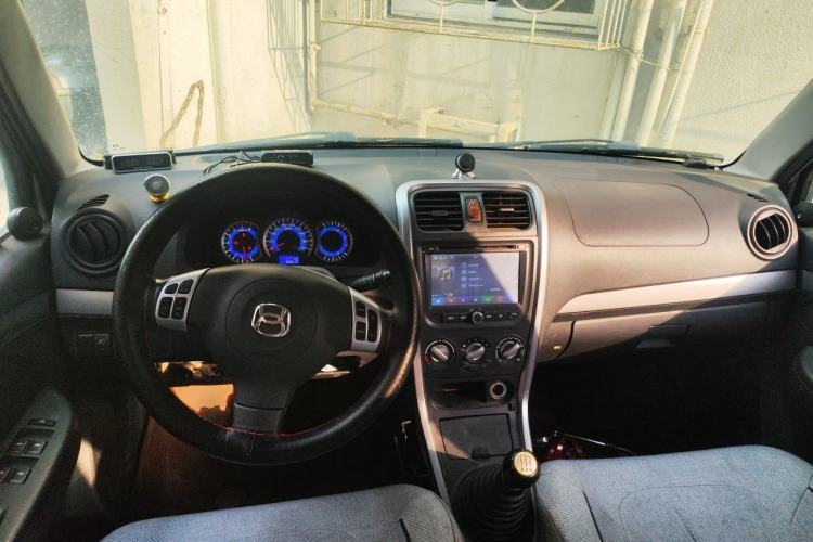 Used Suzuki Wagon R X5 2013 Cruise Edition 1.4L VVT Standard Model Center Console