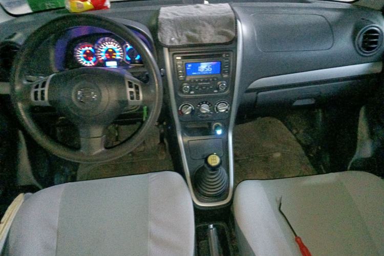 Used Suzuki Wagon R X5 2013 Cruise Edition 1.4L VVT Luxury Model China V Standard Center Console