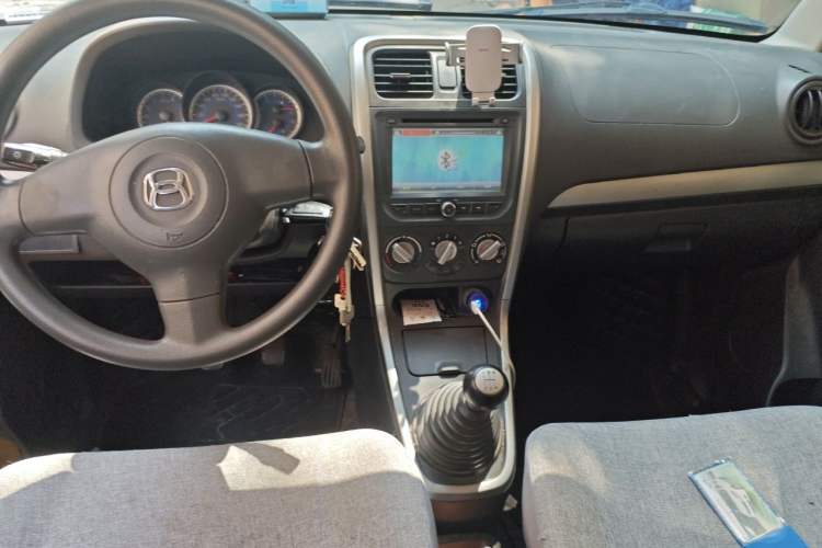 Used Suzuki Wagon R X5 2013 Facelift 1.4L Luxury Edition Center Console