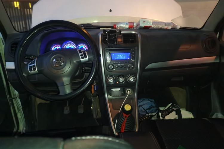 Used Suzuki Wagon R X5 2013 Cruise Edition 1.4L VVT Luxury Model China IV Standard Center Console