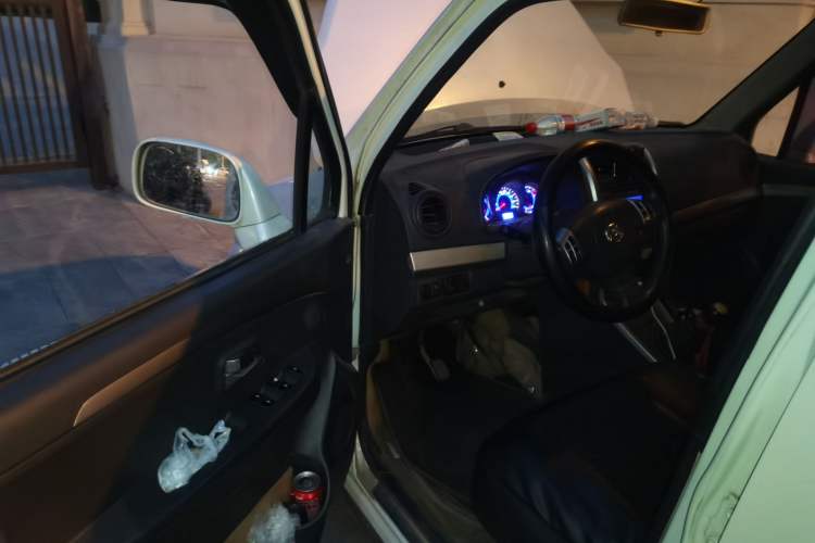 Used Suzuki Wagon R X5 2013 Cruise Edition 1.4L VVT Luxury Model China IV Standard Driver Seat