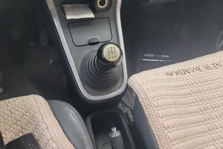 Used Suzuki Wagon R X5 2013 Cruise Edition 1.4L VVT Luxury Model China IV Standard Gear Lever