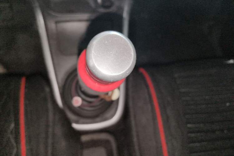 Used Suzuki Wagon R X5 2013 Cruise Edition 1.4L VVT Luxury Model China IV Standard Gear Lever