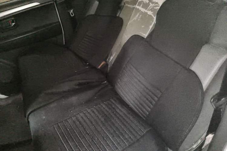 Used Suzuki Wagon R X5 2013 Cruise Edition 1.4L VVT Luxury Model China IV Standard Left Rear Seat
