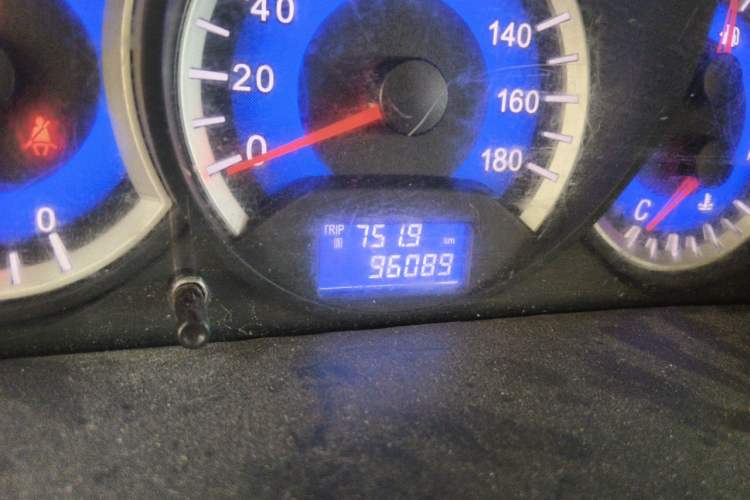 Used Suzuki Wagon R X5 2013 Cruise Edition 1.4L VVT Standard Model Odometer Close Up