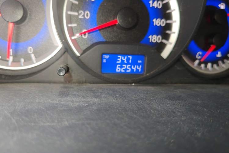 Used Suzuki Wagon R X5 2013 Cruise Edition 1.4L VVT Standard Model Odometer Close Up