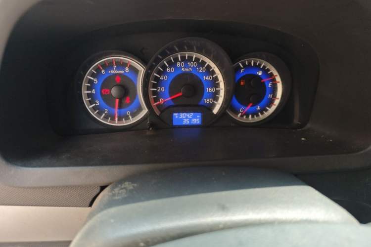 Used Suzuki Wagon R X5 2013 Facelift 1.4L Luxury Edition Odometer Close Up
