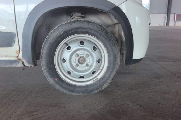 Used Suzuki Wagon R X5 2013 Revised Version 1.4L VVT Cruise Edition Right Front Wheel Hub