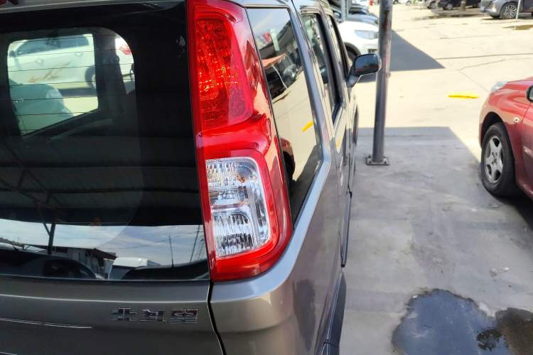 Used Suzuki Wagon R X5 2015 1.4L Flagship Model China V Standard Right Rear Taillight