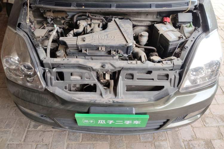 Used Suzuki Wagon R X5 2015 1.4L Flagship Model China V Standard Engine Bay