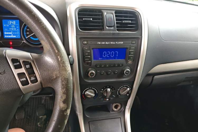 Used Suzuki Wagon R X5 2015 1.4L Flagship Model China V Standard Audio And AC Panel