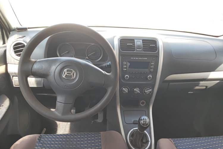 Used Suzuki Wagon R X5 2015 1.4L Luxury Model Center Console