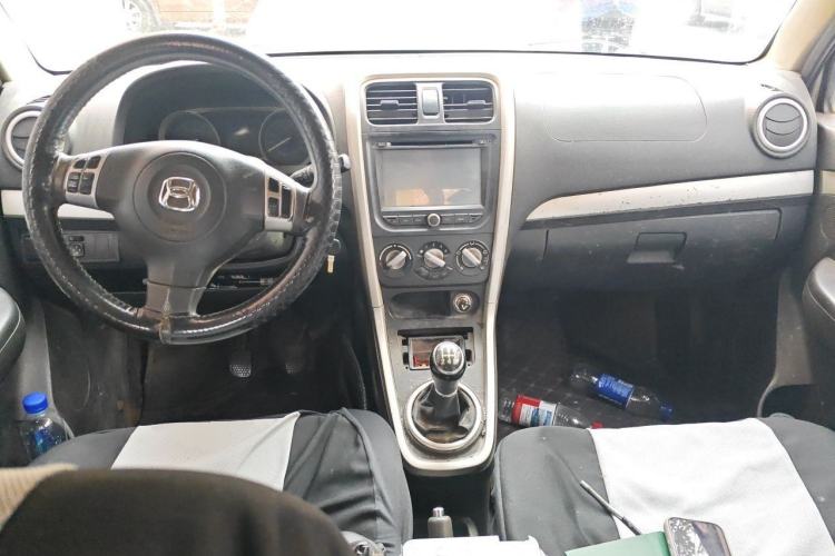 Used Suzuki Wagon R X5 2015 1.4L Cruise Model China IV Center Console