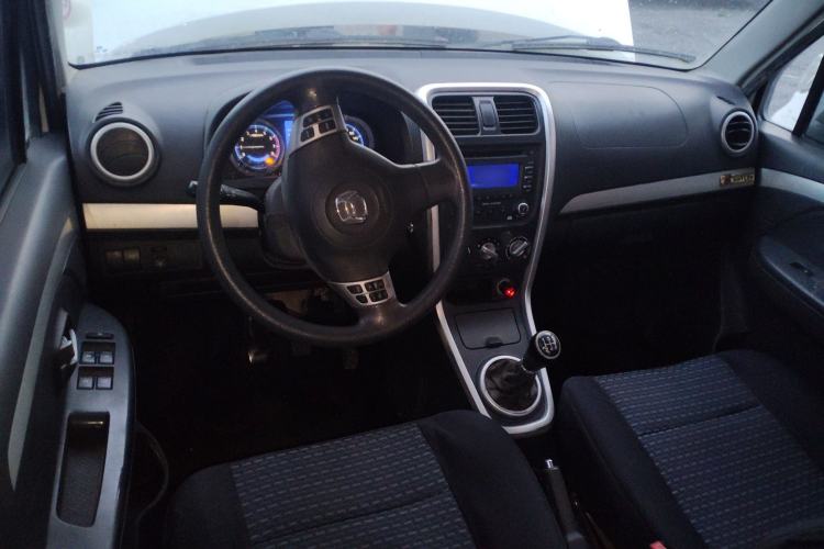 Used Suzuki Wagon R X5 2015 1.4L Cruise Model China IV Center Console