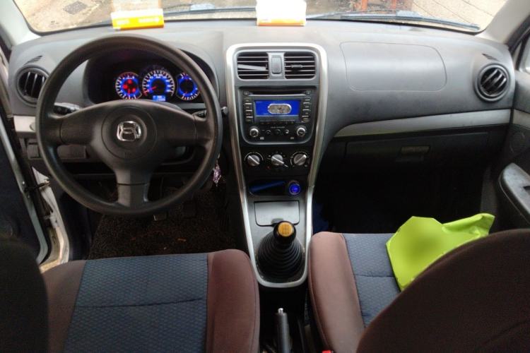 Used Suzuki Wagon R X5 2015 1.0L Elite Model Center Console