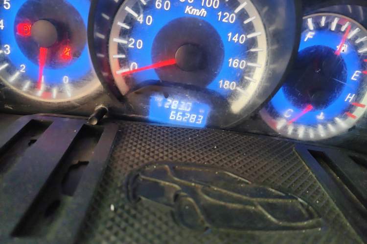 Used Suzuki Wagon R X5 2015 1.0L Elite Model Odometer Close Up