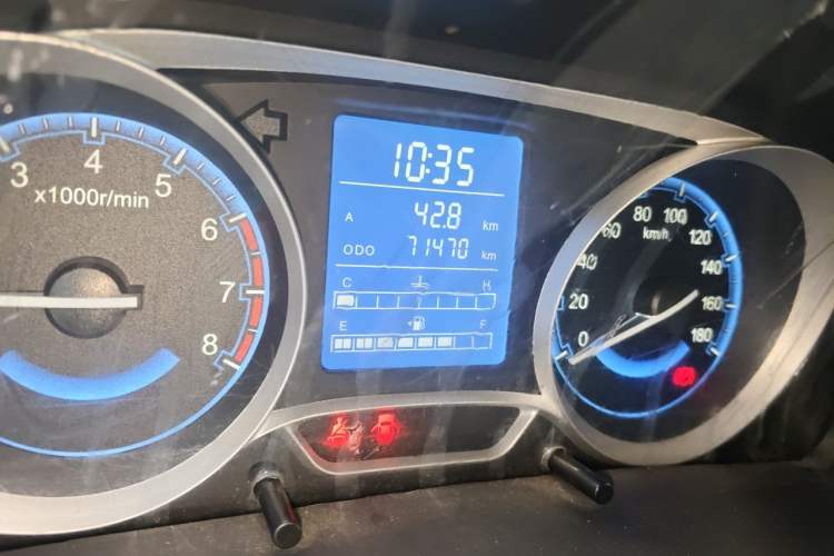 Used Suzuki Wagon R X5 2015 1.4L Cruise Model China IV Odometer Close Up