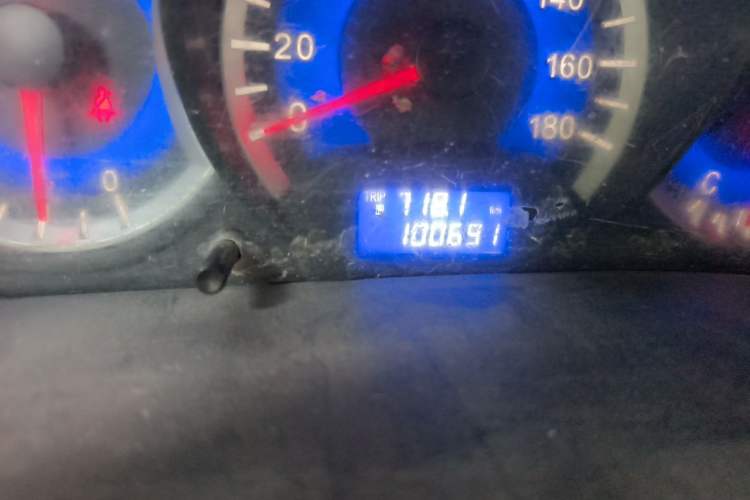 Used Suzuki Wagon R X5 2015 1.4L Luxury Model Odometer Close Up