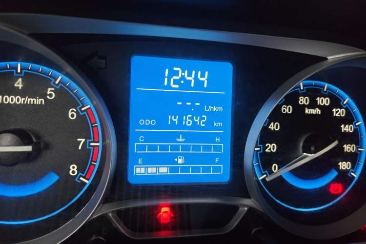 Used Suzuki Wagon R X5 2015 1.4L Cruise Model China IV Odometer Close Up