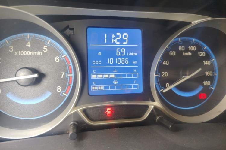 Used Suzuki Wagon R X5 2015 1.4L Flagship Model China V Standard Odometer Close Up