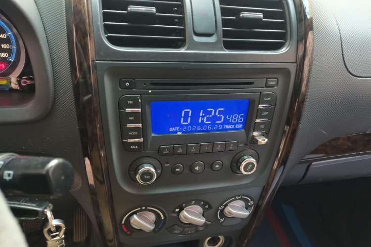 Used Suzuki Wagon R X5 2016 1.4L Entry Model China V Standard Audio And AC Panel