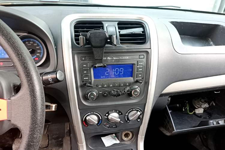 Used Suzuki Wagon R X5 2016 1.4L Entry Model China V Standard Audio And AC Panel