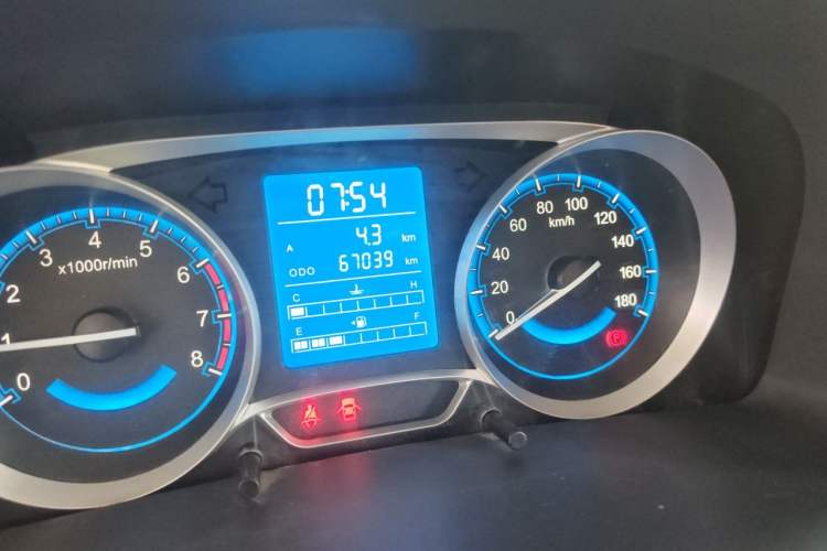 Used Suzuki Wagon R X5 2016 1.4L Entry Model China V Standard Odometer Close Up