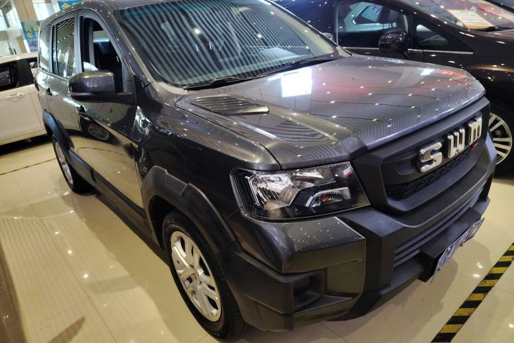 Used SWM Dahu 2022 1.5L Manual Elite Version 7 Seats Front Right 45 Deg