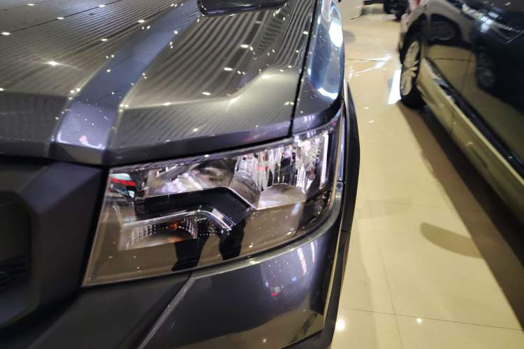 Used SWM Dahu 2022 1.5L Manual Elite Version 7 Seats Left Front Headlight