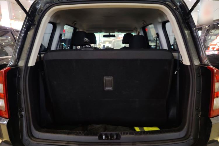 Used SWM Dahu 2022 1.5L Manual Elite Version 7 Seats Trunk