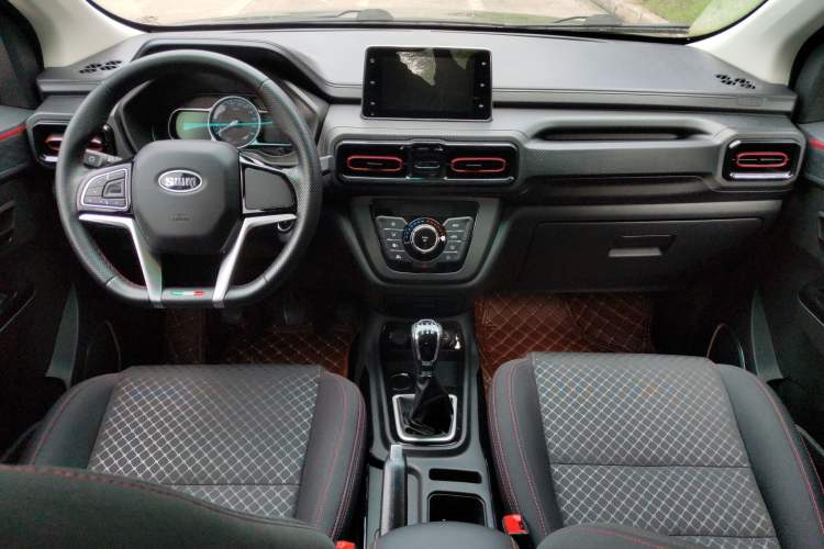 Used SWM Dahu 2022 1.5L Manual Elite Version 7 Seats Center Console