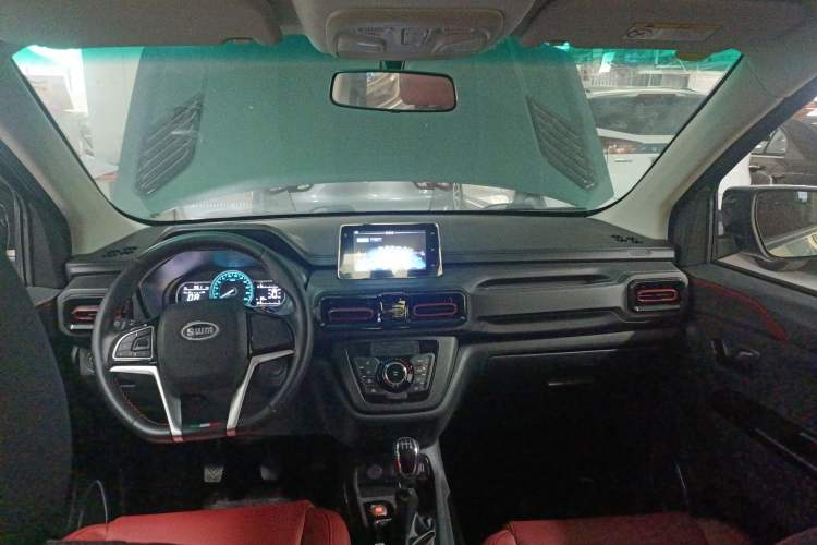 Used SWM Dahu 2022 1.5L Manual Luxury Version 7 Seats Center Console