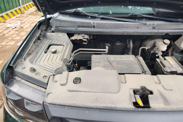 Used SWM Dahu 2022 1.5L Manual Luxury Version 7 Seats Engine Bay Right