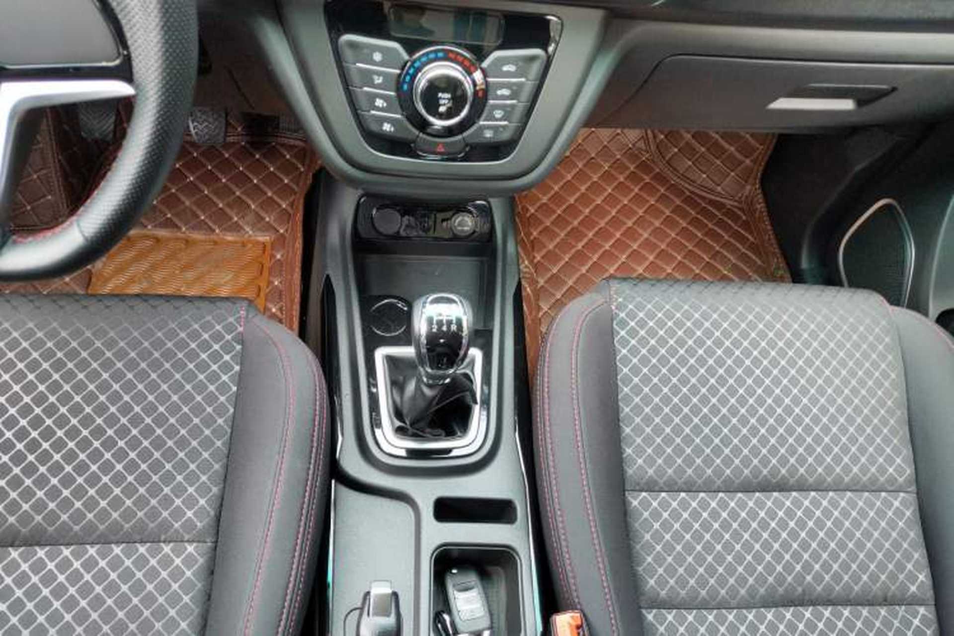 Used SWM Dahu 2022 1.5L Manual Elite Version 7 Seats Gear Lever