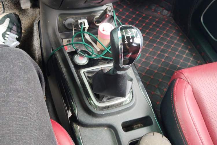Used SWM Dahu 2022 1.5L Manual Luxury Version 7 Seats Gear Lever