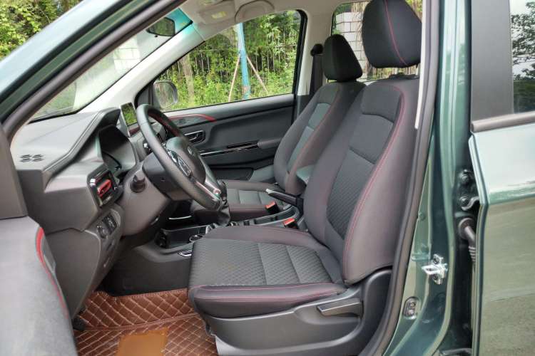 Used SWM Dahu 2022 1.5L Manual Elite Version 7 Seats Left Front Seat