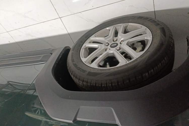 Used SWM Dahu 2022 1.5L Manual Luxury Version 7 Seats Left Front Wheel Hub