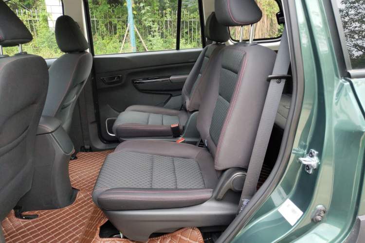 Used SWM Dahu 2022 1.5L Manual Elite Version 7 Seats Left Rear Seat