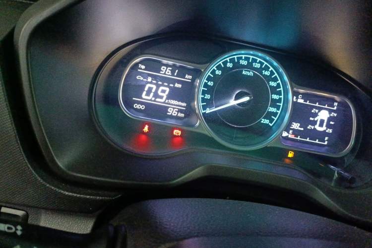 Used SWM Dahu 2022 1.5L Manual Luxury Version 7 Seats Odometer Close Up