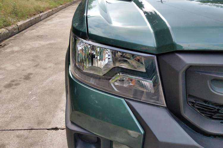 Used SWM Dahu 2022 1.5L Manual Elite Version 7 Seats Right Front Headlight