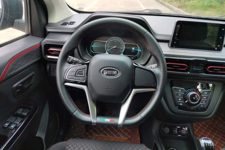 Used SWM Dahu 2022 1.5L Manual Elite Version 7 Seats Steering Wheel