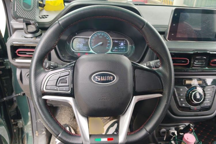 Used SWM Dahu 2022 1.5L Manual Luxury Version 7 Seats Steering Wheel