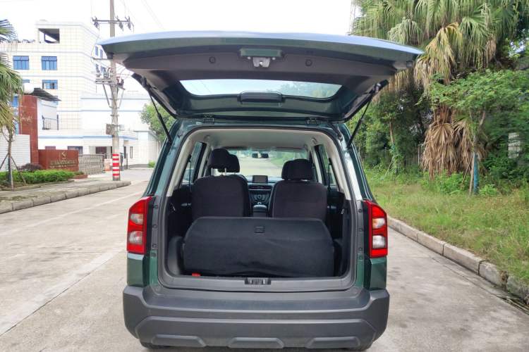 Used SWM Dahu 2022 1.5L Manual Elite Version 7 Seats Trunk