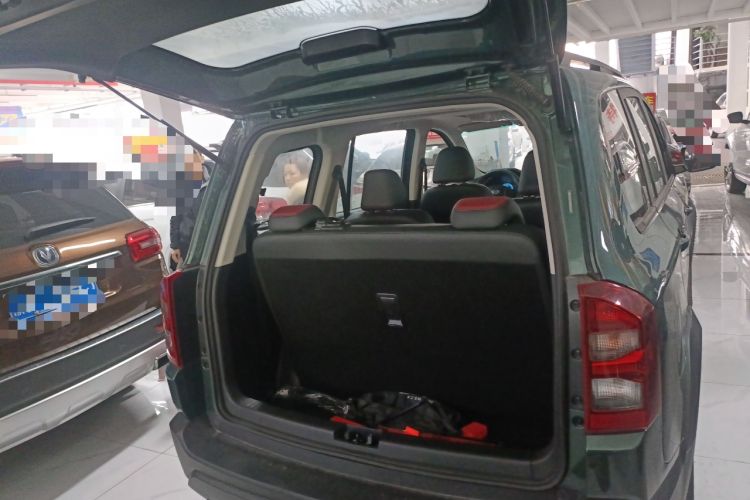 Used SWM Dahu 2022 1.5L Manual Luxury Version 7 Seats Trunk