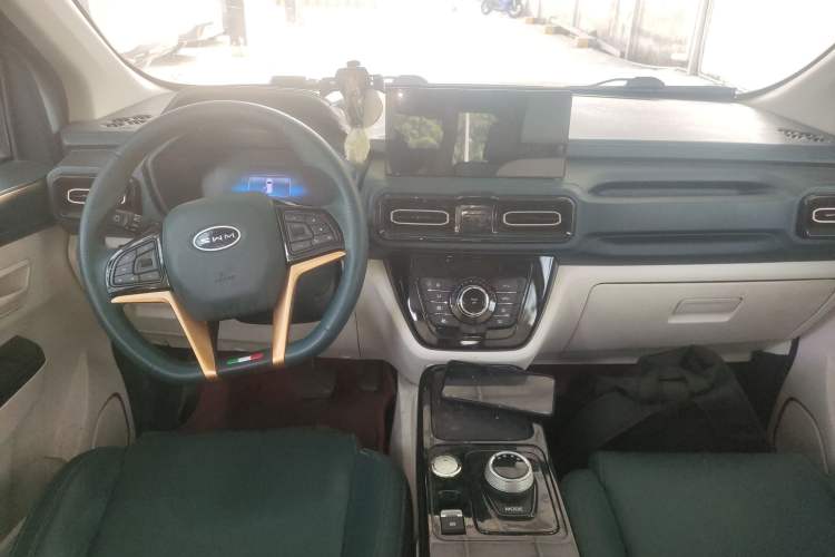 Used SWM Dahu EDi 2023 EDi 1.5L Luxury Model 5 Seats Center Console